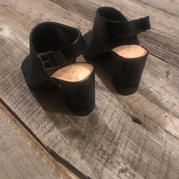 Open toe boots (never worn) - Picture 2 of 5